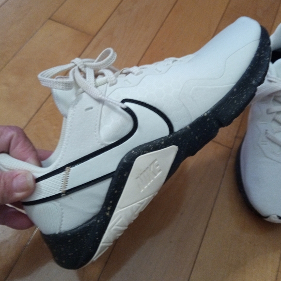 Nike Legend Essential 2 women's cross trainer athletic sneaker size 6 EUC - Picture 4 of 8